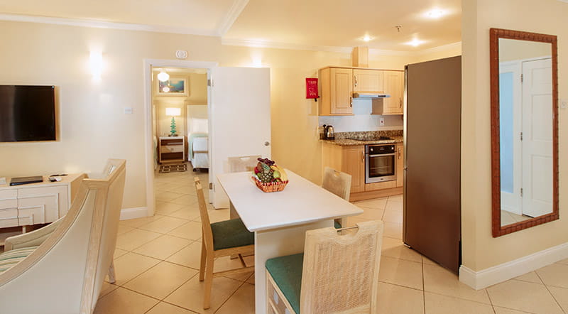 <div class="theme-style-text2"><span style="color:hsl(0,0%,0%);">Two Bedroom Suite Pool View</span></div>