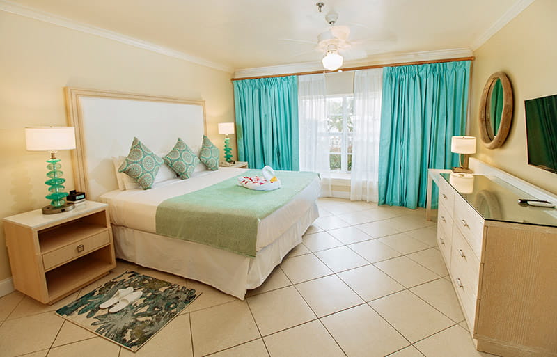 <div class="theme-style-text2"><span style="color:hsl(0,0%,0%);">Deluxe Beach Front</span></div>