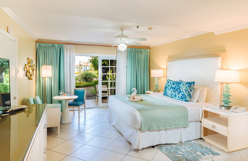 <div class="theme-style-text2" style="text-align:center;"><span style="color:hsl(0,0%,0%);">One Bedroom Suite</span></div>