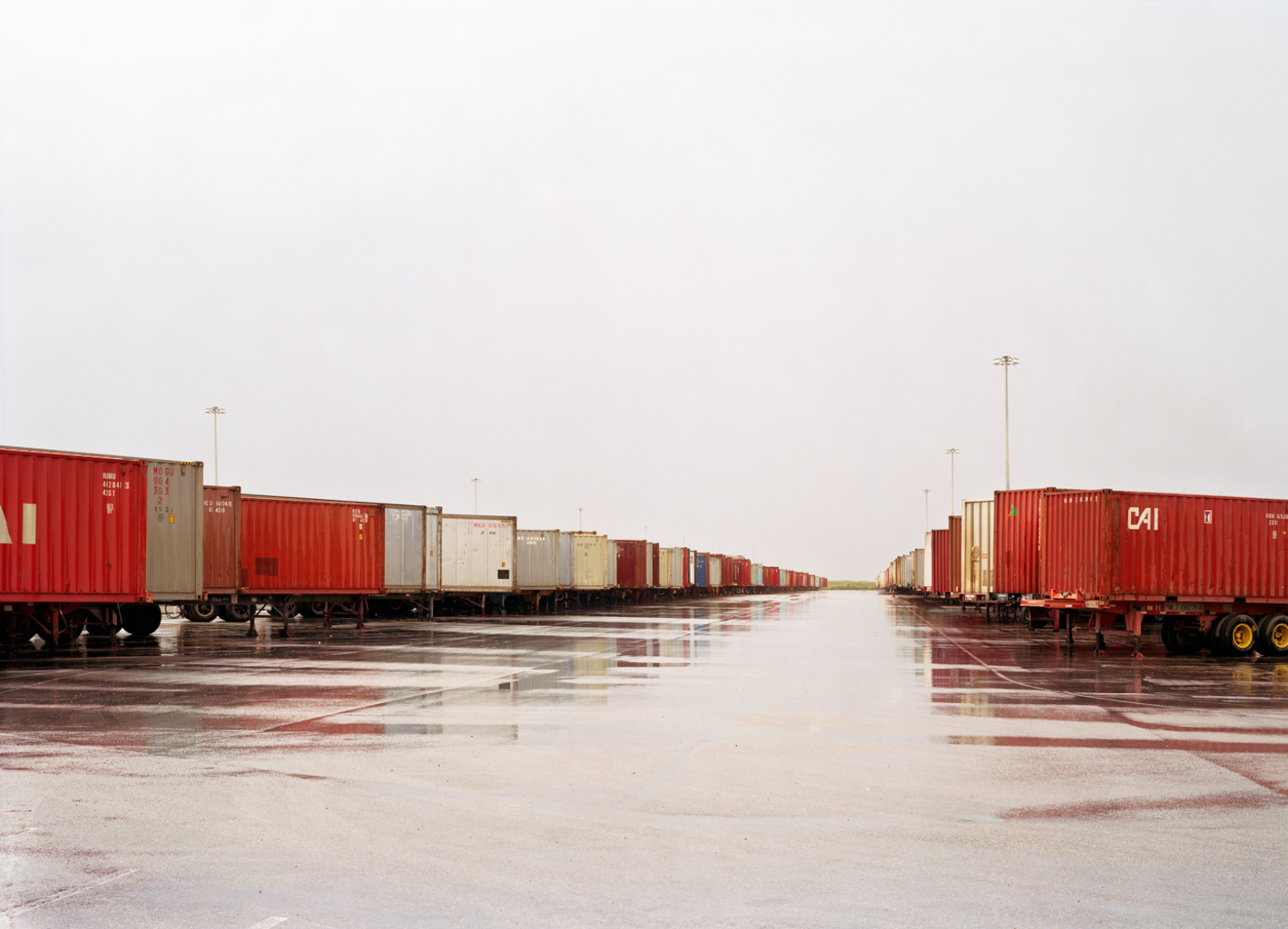 Untitled (Red Containers, Wet Ground), Fort Worth, Texas, 2000 </i) © Victoria Sambunaris