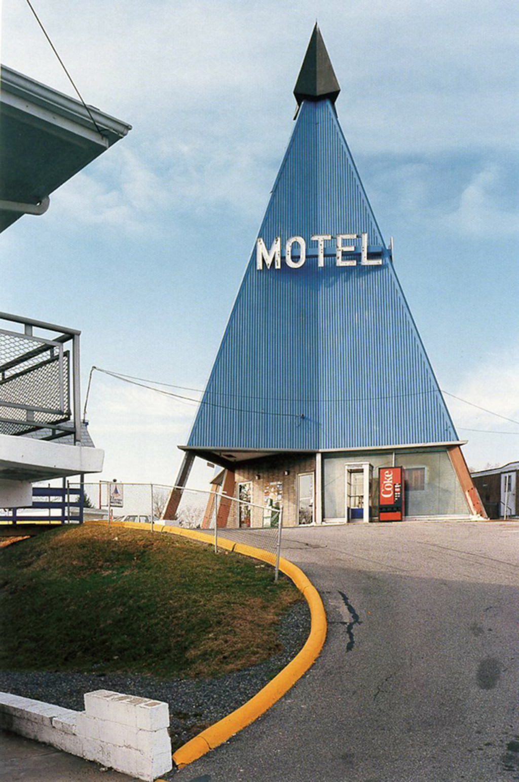 <em>Pennview Motel, Reading, PA,</em> 1998