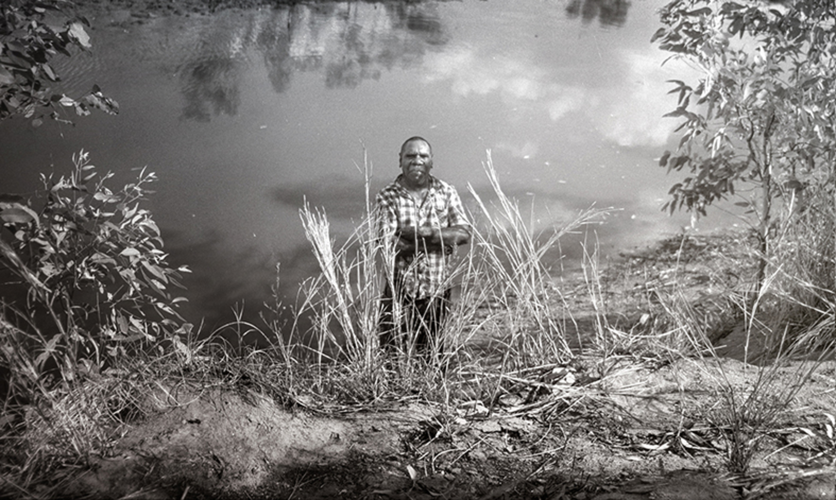 Neil Jupurrurla Cooke at Catfish Waterhole (Tanami Desert NT, November 2014)
