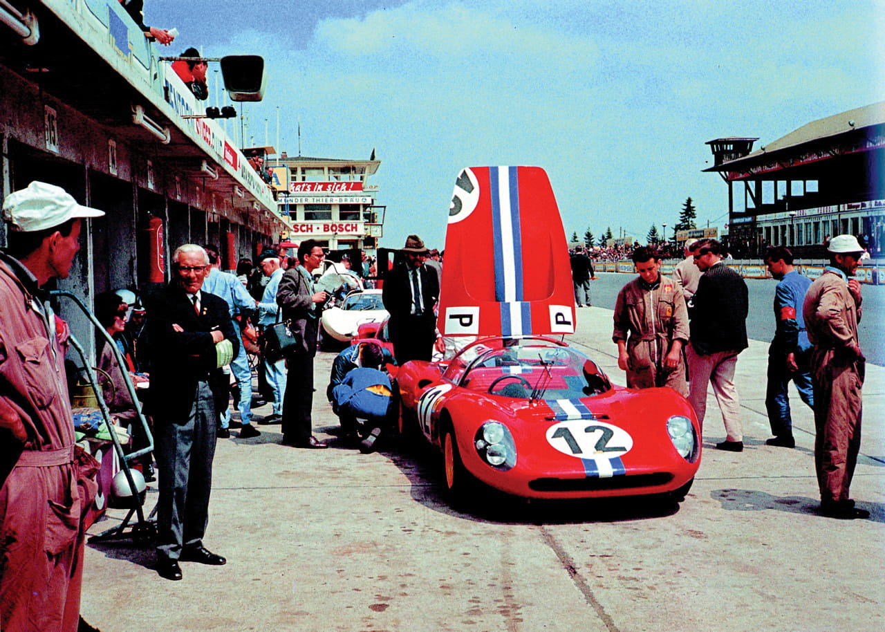 The 206 SP in action. Note the large ‘P’ designating it not as GT, but a Prototype