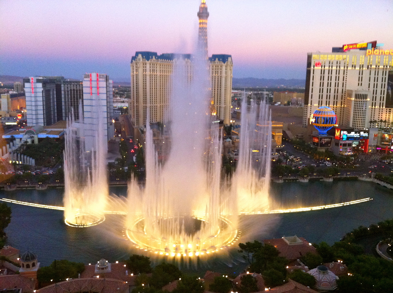 Wrap up your #MME16 adventure by enjoying Bellagio’s fountain show. 